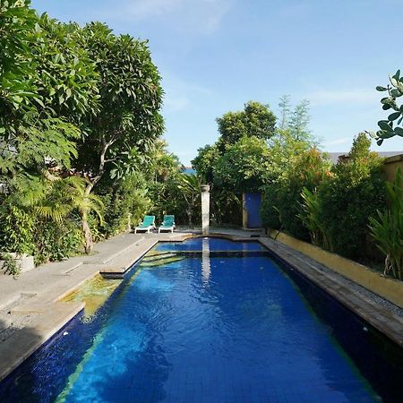 Oyo 2122 Puri Sanur Hotel Buitenkant foto