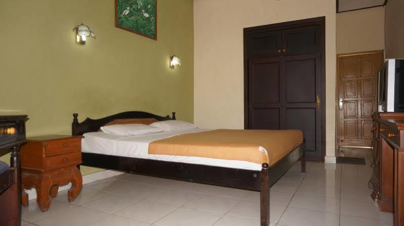 Oyo 2122 Puri Sanur Hotel Buitenkant foto