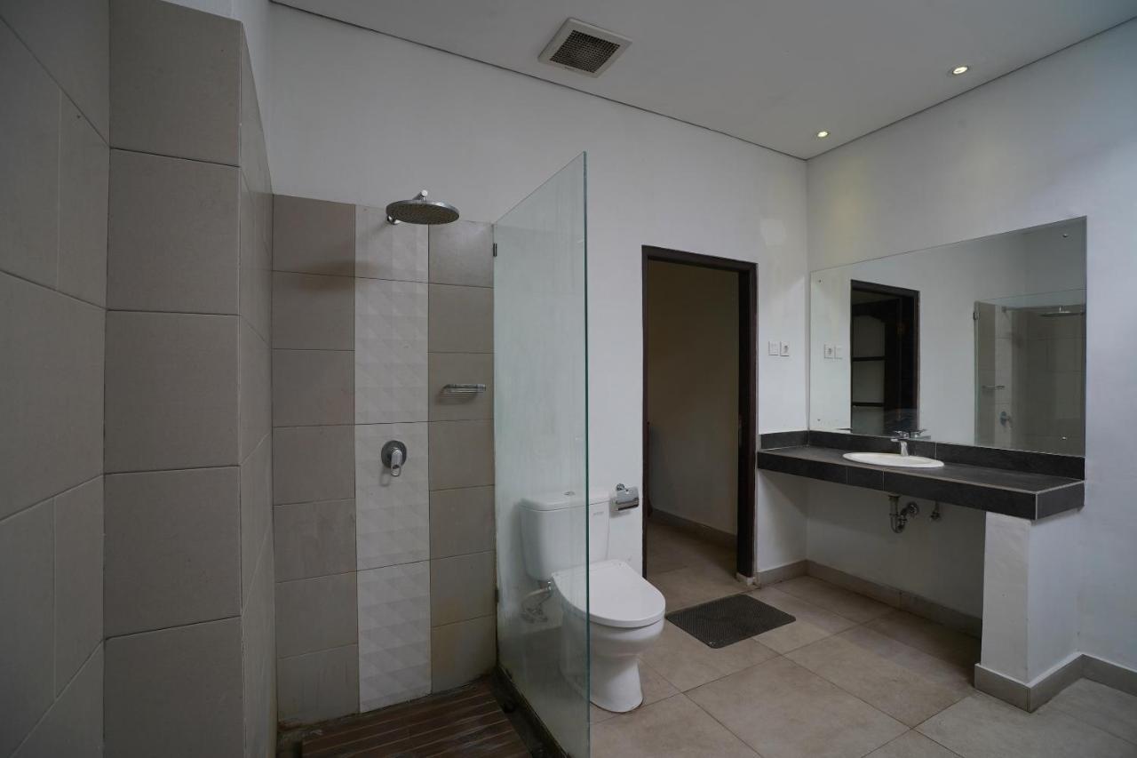 Oyo 2122 Puri Sanur Hotel Buitenkant foto