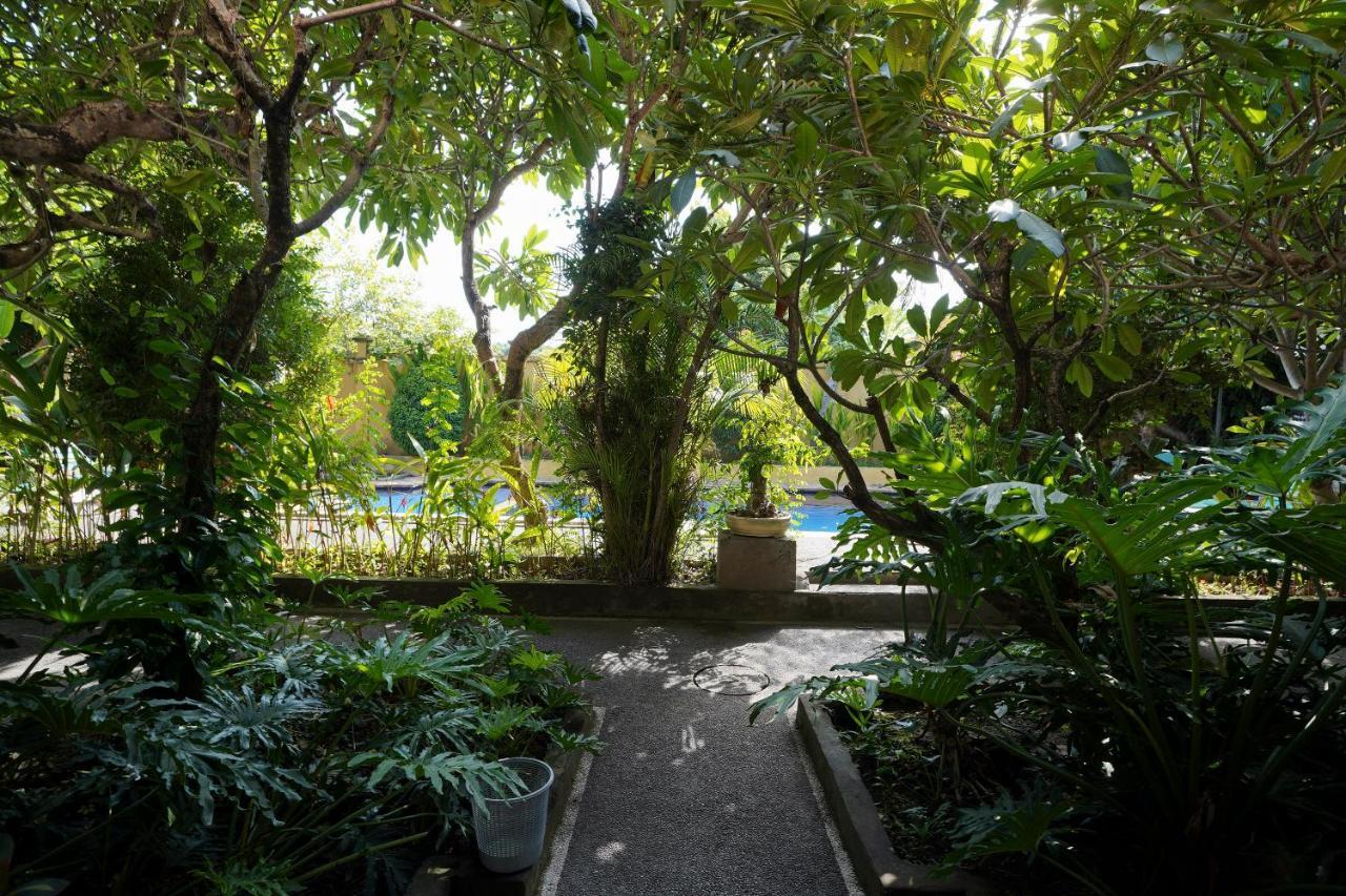 Oyo 2122 Puri Sanur Hotel Buitenkant foto