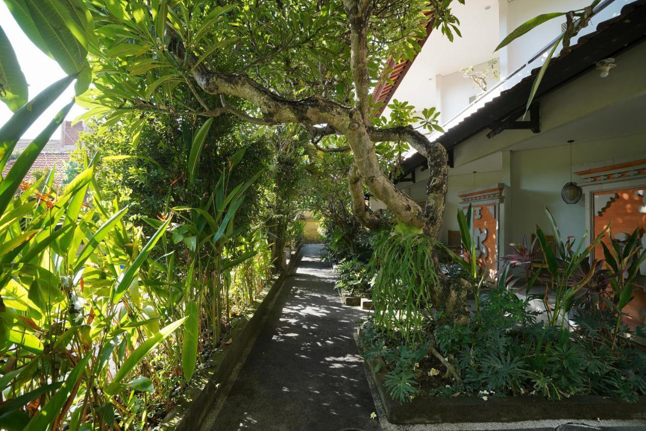 Oyo 2122 Puri Sanur Hotel Buitenkant foto