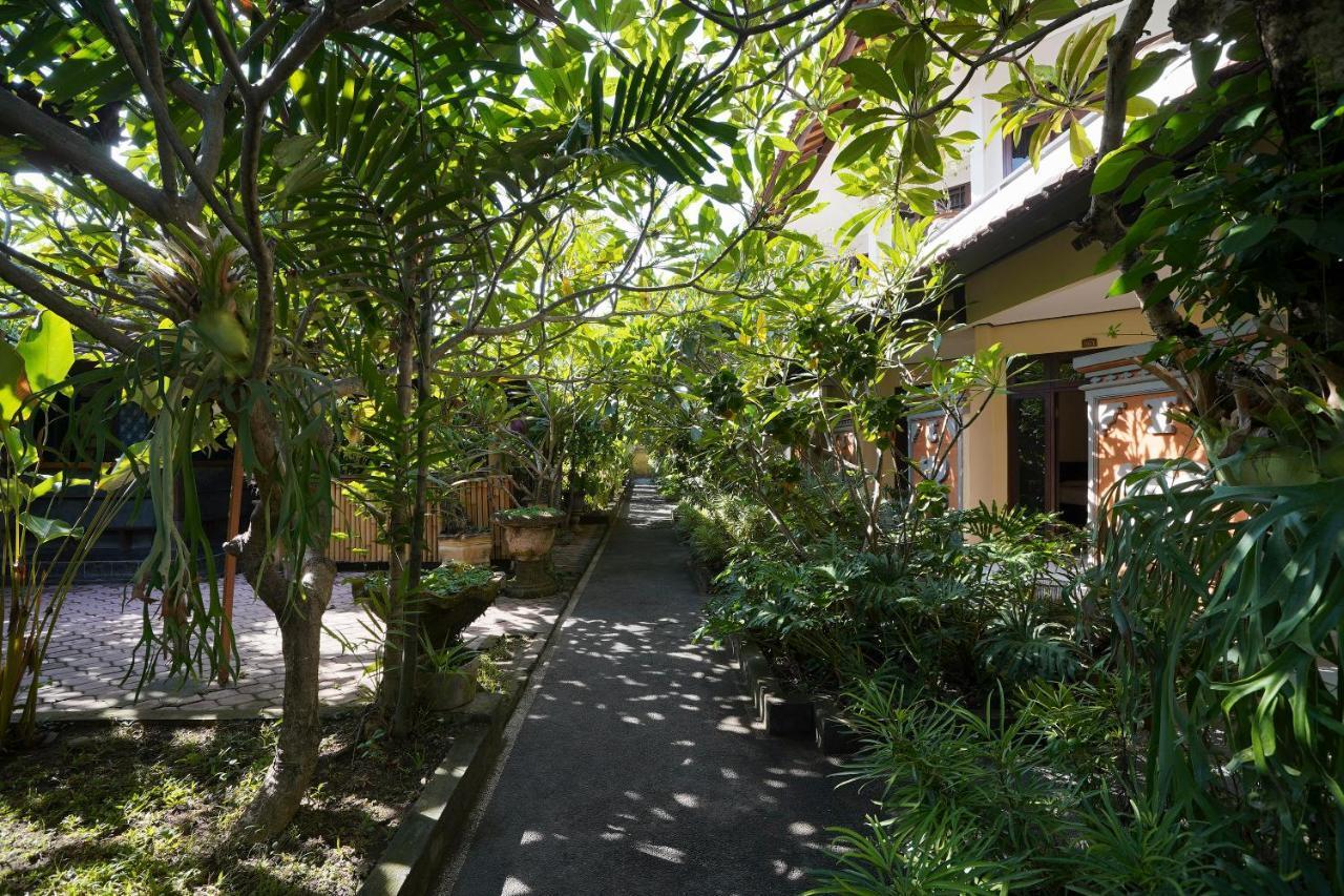 Oyo 2122 Puri Sanur Hotel Buitenkant foto